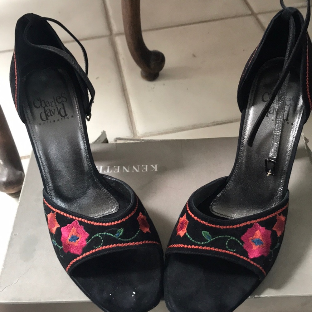 Size 9 open toe black suede heels